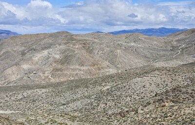 Photo 2. New Boston has scale. View east at Jeep Mine from the Blue Ribbon skarns located to the west, at the western end of the 3-4 km skarn and porphyry system at New Boston. The drill is visible in the left middle-ground, on the northern flank of the Jeep Mine hill; the drill hole will go across and down into the large, red-brown alteration zone of high temperature garnet stockwork that is clearly visible to the right. (CNW Group/VR Resources Limited)