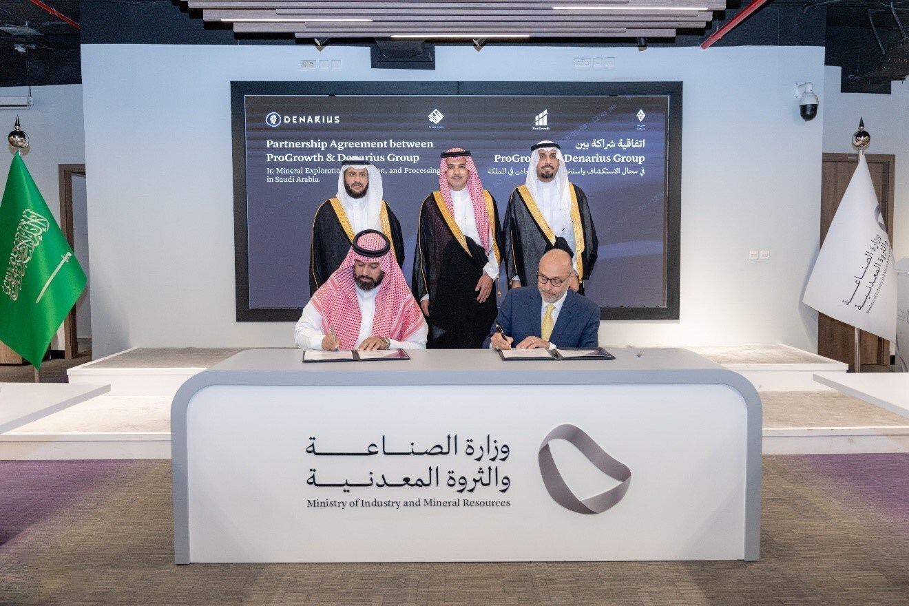 Standing: Matar Al Harthi, Executive Vice President of National industrial Development; His Excellency Eng. Turki Abdulrahman Albatain, Deputy Minister of Mining Development; Abdulrahman AlBelushi, Deputy Minister of Mineral Resources. Seated: Omar Alramah, CEO & President of ProGrowth; Serafino Iacono, Executive Chairman of Denarius Metals. (CNW Group/Denarius Metals Corp.) Standing: Matar Al Harthi, Executive Vice President of National industrial Development; His Excellency Eng. Turki Abdulrahman Albatain, Deputy Minister of Mining Development; Abdulrahman AlBelushi, Deputy Minister of Mineral Resources. Seated: Omar Alramah, CEO & President of ProGrowth; Serafino Iacono, Executive Chairman of Denarius Metals. (CNW Group/Denarius Metals Corp.)