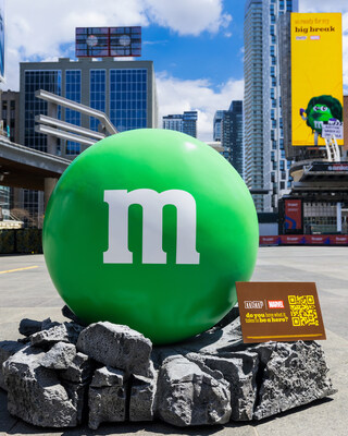 Green M&M'S lentil in Sankofa Square (CNW Group/Mars, Incorporated)