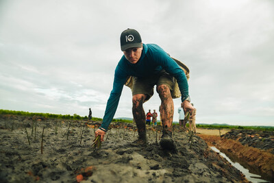Antoine Mosses broke the world record for the most mangrove trees planted in 24 hours. (CNW Group/Veritree) Antoine Mosses broke the world record for the most mangrove trees planted in 24 hours. (CNW Group/Veritree)