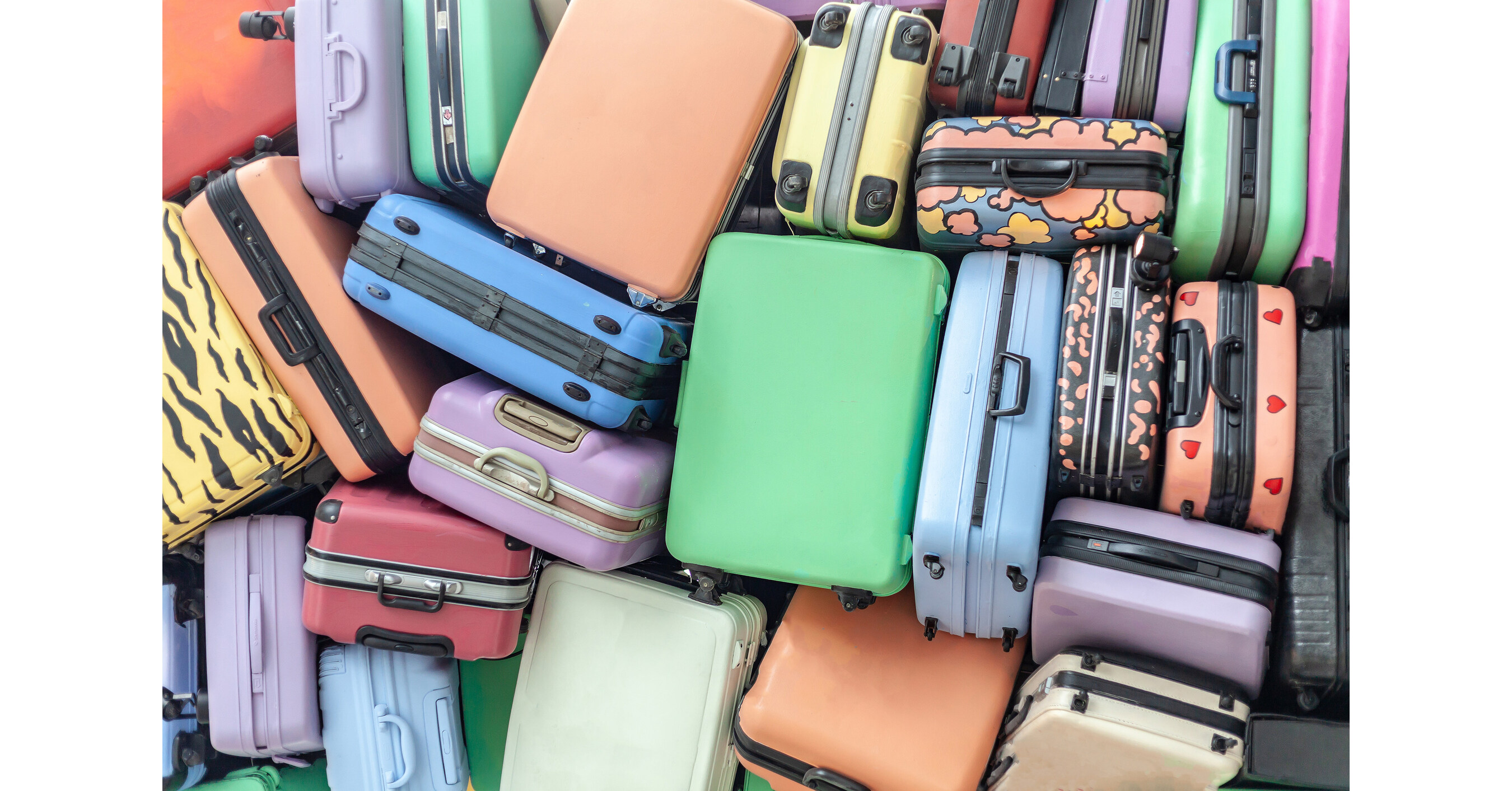 Unclaimed Baggage Holds America's Only Auction of Unprocessed Lost Airline Luggage? — GLOBAL — ERYU PROJECT