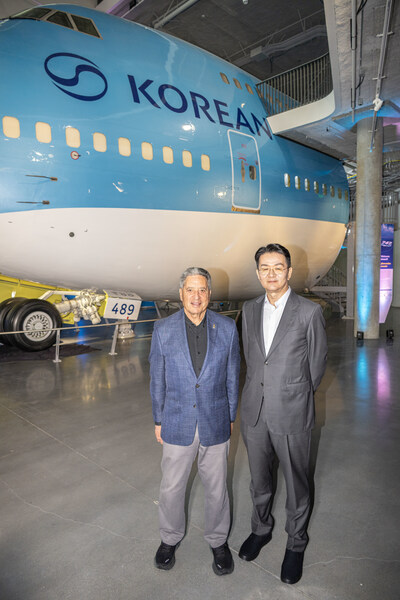 Jeffrey N. Rudolph, President and CEO, California Science Center with Walter Cho, Chairman  and CEO of Korean Air and Hanjin Group