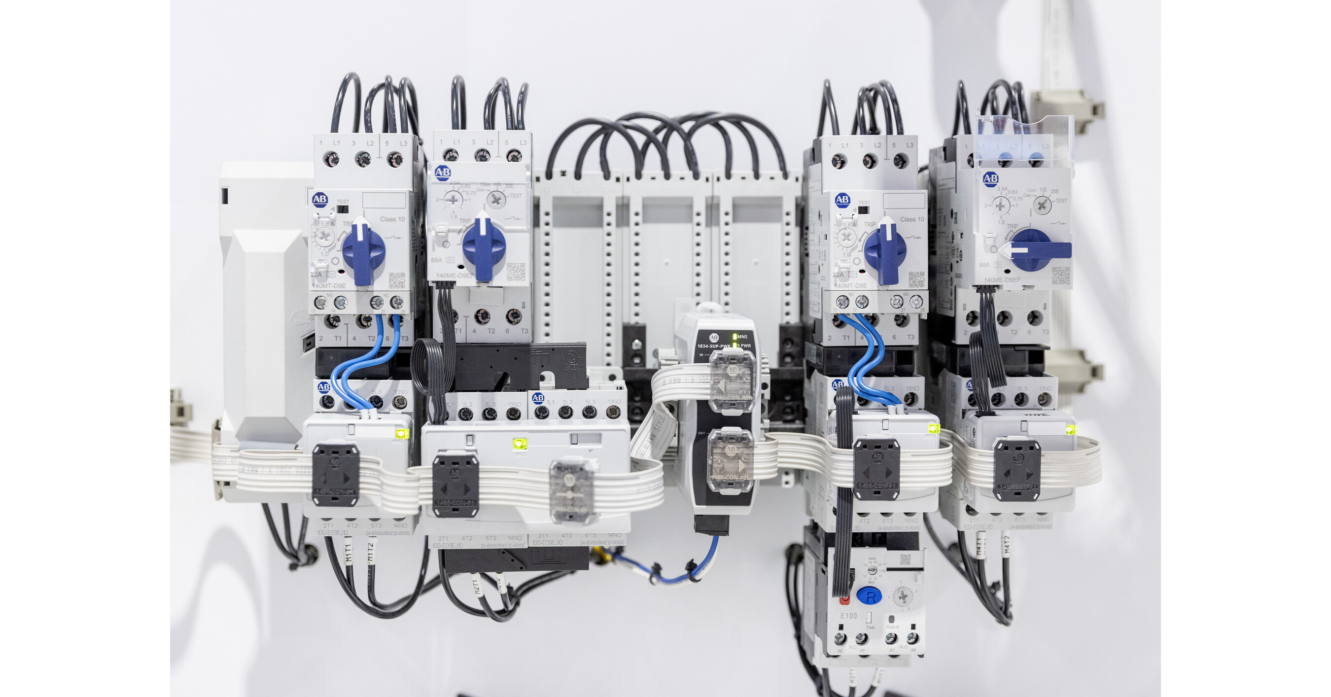 A Rockwell Automation expande a solução em gabinete EtherNet/IP com ...