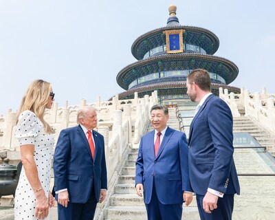 Xi Jinping und Donald Trump besichtigen gemeinsam Beijinger Himmelstempel (PRNewsfoto/CMG)
