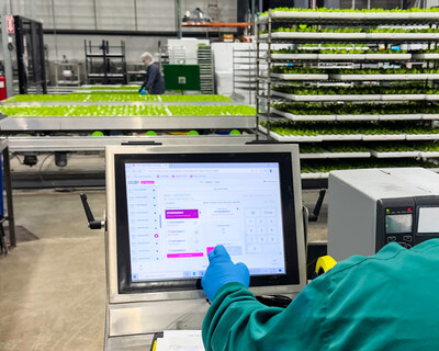 GroLoop at work in an 80 Acres Farms facility.
