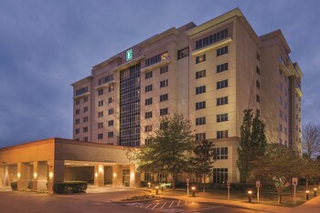 The newly renovated Embassy Suites by Hilton Franklin Cool Springs welcomes guests with refreshed suites, modern spaces, and an elevated experience in the heart of Cool Springs.
