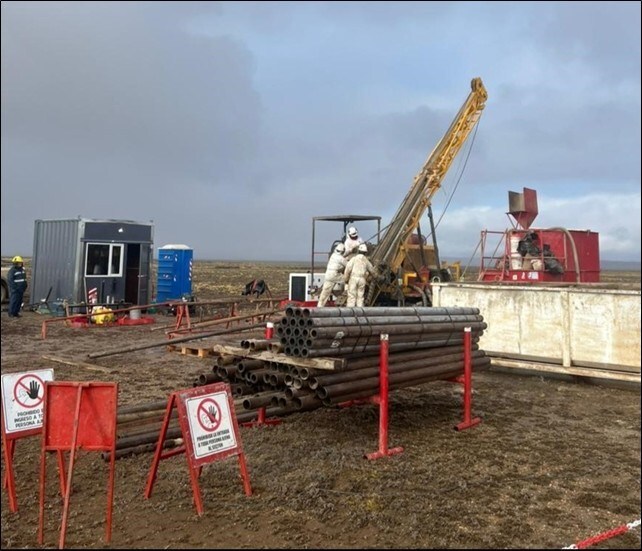 Figure 1: Drill rig set up on the first hole at El Zanjon gold-silver project (CNW Group/Targa Exploration Corp.) Figure 1: Drill rig set up on the first hole at El Zanjon gold-silver project (CNW Group/Targa Exploration Corp.)