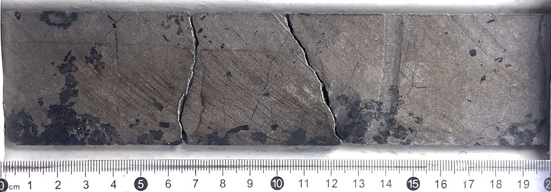 Figure 7: Massive sulphide interval (54.86 to 55.06m) in drill hole DDH25LU293. (CNW Group/Bravo Mining Corp.) Figure 7: Massive sulphide interval (54.86 to 55.06m) in drill hole DDH25LU293. (CNW Group/Bravo Mining Corp.)