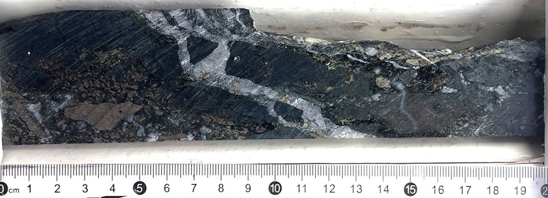 Figure 9: Sulphide-rich interval (110.74 to 110.94m) on drill hole DDH25LU295. (CNW Group/Bravo Mining Corp.) Figure 9: Sulphide-rich interval (110.74 to 110.94m) on drill hole DDH25LU295. (CNW Group/Bravo Mining Corp.)