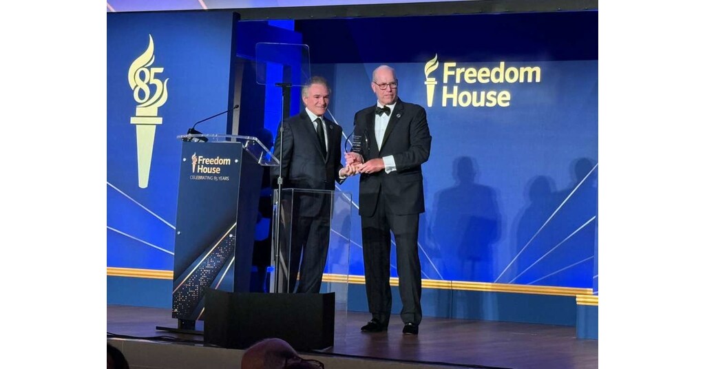 Dionisio Guti&eacute;rrez Receives 2026 Beacon Award for His Leadership in Defense of Democracy