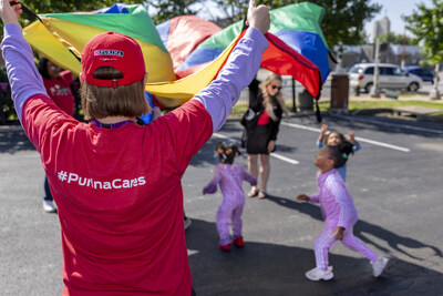 Purina Employees Volunteer Across Dozens of US Communities to Celebrate 25th Annual Purina Cares Day