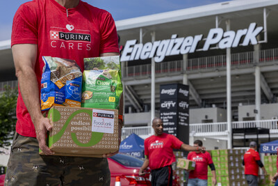 Purina Employees Volunteer Across Dozens of US Communities to Celebrate 25th Annual Purina Cares Day