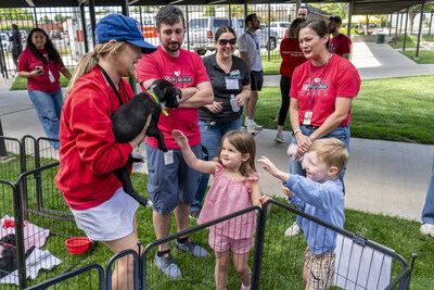 Purina Employees Volunteer Across Dozens of US Communities to Celebrate 25th Annual Purina Cares Day