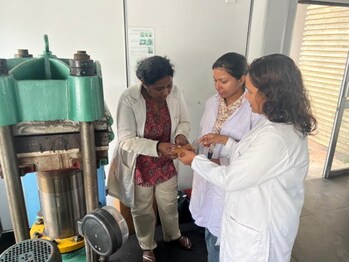 Prof. Mudiyanselage and Dr. Jeewandara at work in the University of Sri Jayewardenepura laboratory. Prof. Mudiyanselage and Dr. Jeewandara at work in the University of Sri Jayewardenepura laboratory.