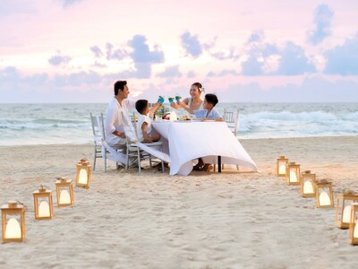 Family enjoys dinner on the beach (PRNewsfoto/Radisson Blu Resort, Phu Quoc)
