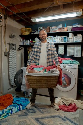 In “The Breadwinner,” Nate Wilcox (Bargatze) takes on the laundry room with the help of all® free clear.