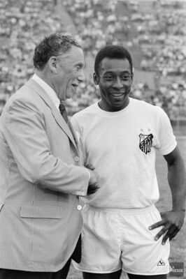 Pelé à l’Autostade, 28 juin 1971. Collections de BAnQ, Archives nationales à Montréal, fonds La Presse (P833, S5, D1982-0254). Photo : Pierre McCann. (Groupe CNW/Bibliothèque et Archives nationales du Québec) Pelé à l’Autostade, 28 juin 1971. Collections de BAnQ, Archives nationales à Montréal, fonds La Presse (P833, S5, D1982-0254). Photo : Pierre McCann. (Groupe CNW/Bibliothèque et Archives nationales du Québec)