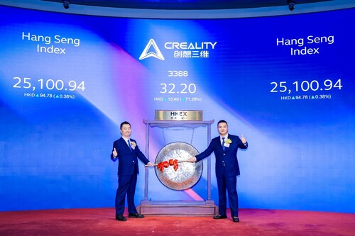 Inside the trading hall of the Hong Kong Stock Exchange, Creality’s management team rang the ceremonial listing gong. Inside the trading hall of the Hong Kong Stock Exchange, Creality’s management team rang the ceremonial listing gong.