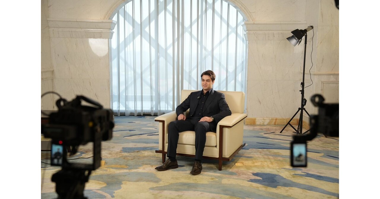 Armen Pogossian representa a Armenia en la Cumbre Forbes Under 30 de China Armen Pogossian representa a Armenia en la Cumbre Forbes Under 30 de China