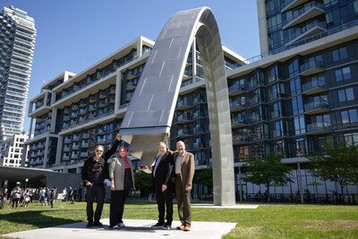Délibérément incomplète : L'œuvre Unfinished Arch de Rafael Lozano-Hemmer est maintenant accessible au public à Sherbourne Common