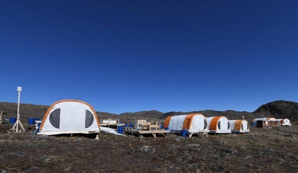 Neo Star Camp at the Sarfartoq Project: A fully equipped field facility capable of accommodating approximately 25–30 personnel and providing full support infrastructure for exploration, drilling and development activities across the Sarfartoq license area.