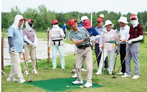 Xinhua Silk Road: Park golf tourism gains popularity among ROK tourists to Weihai, Shandong