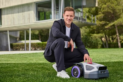 Marc ter Stegen with ANTHBOT M Series Marc ter Stegen with ANTHBOT M Series