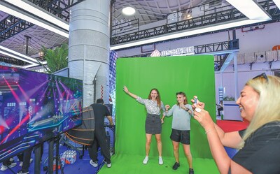 Visitors experience green screen digital products during the 14th China International Digital Publishing Expo in Haikou, Hainan province, on Sept 21, 2024. Visitors experience green screen digital products during the 14th China International Digital Publishing Expo in Haikou, Hainan province, on Sept 21, 2024.