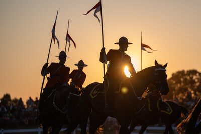 Soyez des nôtres pour les Cérémonies du crépuscule du Carrousel !