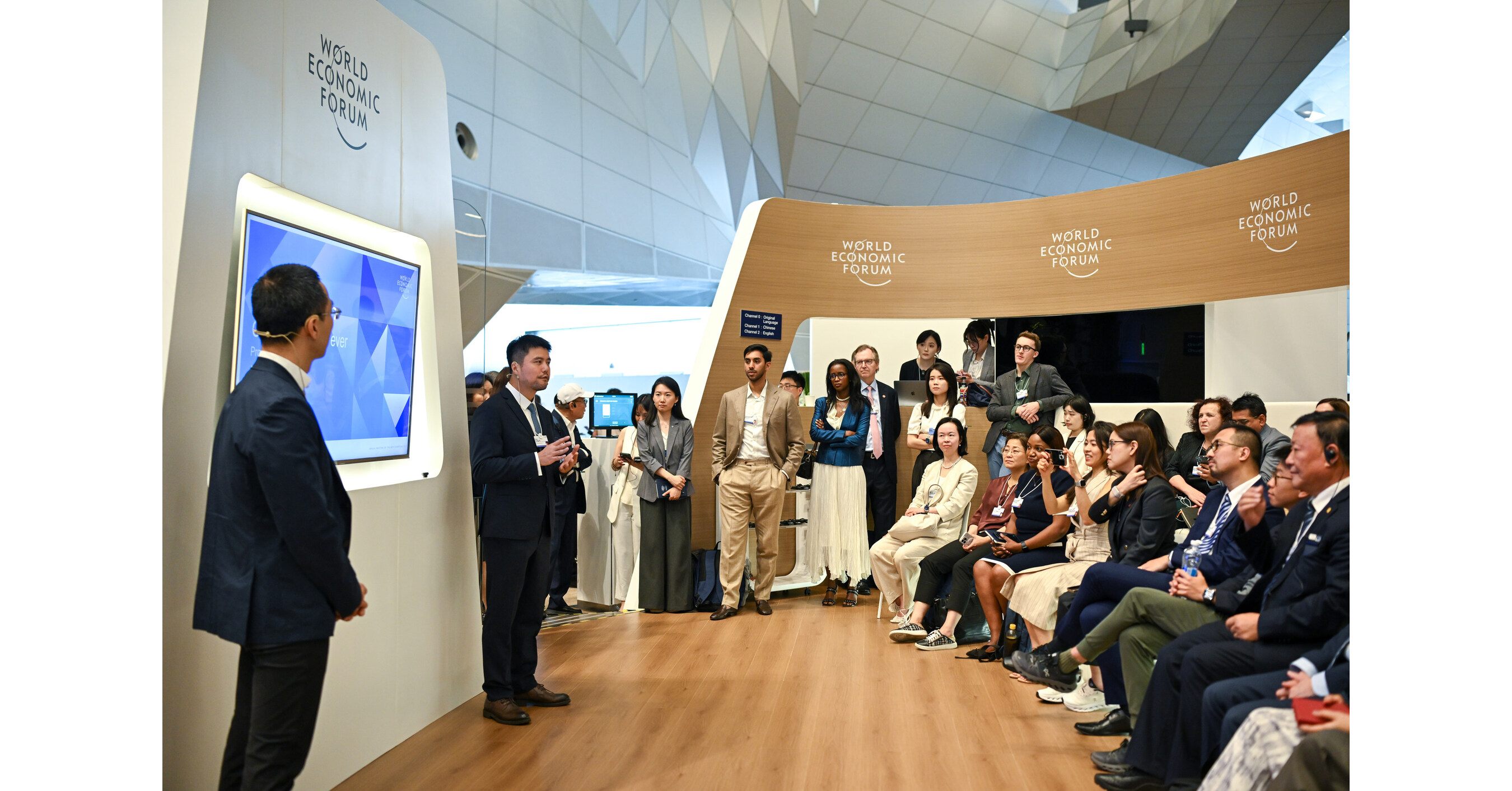 Alex Yang, Mitbegründer von Tuya Smart, beim Sommer-Davos 2026: Die Zukunft des Wettbewerbs im Bereich der KI liegt in der praktischen Anwendung