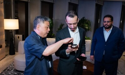 H.R.H. Prince Sultan experiences the Infinix NOTE 60 Ultra at TRANSSION's global headquarters