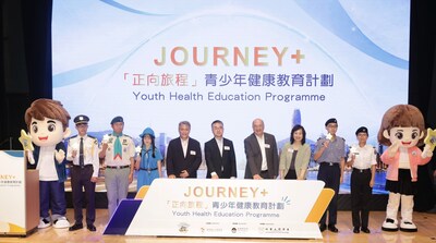 一眾主禮嘉賓與青年代表一同啟動「正向旅程」青少年健康教育計劃。