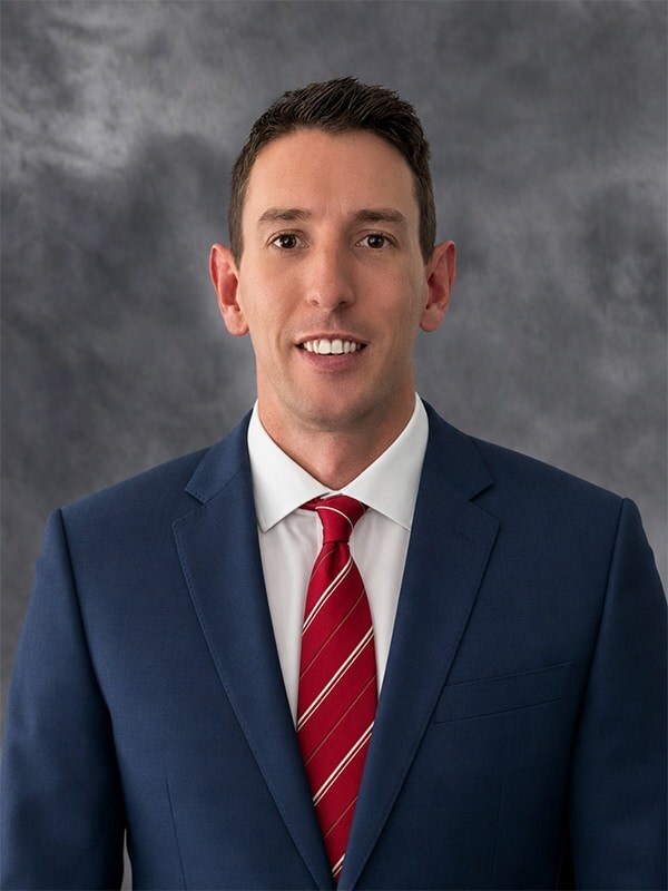 Oral and Facial Surgery Associates verpflichtet Oralchirurg Dr. Christopher Cason