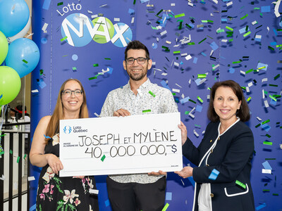 Nathalie Tremblay, from Loto-Québec, with the winners (CNW Group/Loto-Québec) Nathalie Tremblay, from Loto-Québec, with the winners (CNW Group/Loto-Québec)