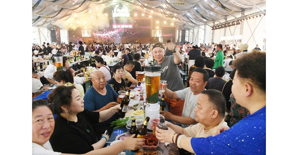 Xinhua Silk Road: o festival internacional da cerveja começa no mundo do gelo e da neve de Harbin, no NE da China