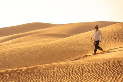 Director/Writer/Producer DENIS VILLENEUVE on the set of Warner Bros. Pictures and Legendary Pictures’ action adventure “DUNE: PART THREE,” in the Liwa Desert, Abu Dhabi. A Warner Bros. Pictures release. Photo by Niko Tavernise.