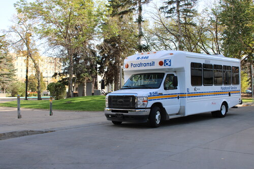 A transit vehicle operated by Muscowpetung Transdev (CNW Group/Transdev Canada)