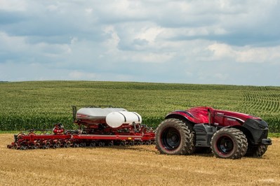 Case IH Magnum Autonomous Concept Tractor in the field with the Case IH Early Riser 2150 Planter