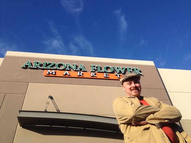 Arizona Flower Market Gives Away 24,000 Roses in Exchange for Toy Donations Benefiting Local