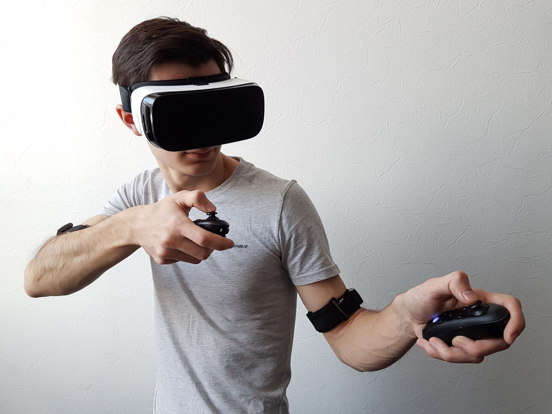 Vr de. Finch VR/ar. VR Headset 2023. Виртуальной реальности ces 2020. Зависимость от виртуальной реальности.