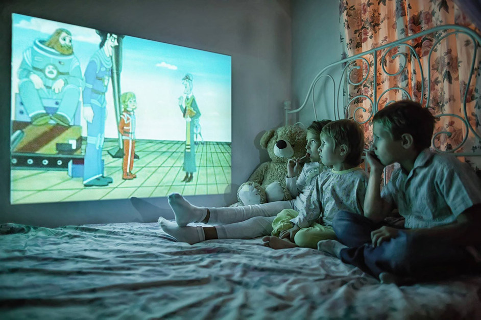 CINEMOOD, Mini Cinema for Families With Kid-Friendly Preloaded Content ...