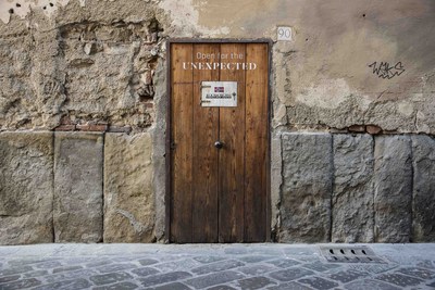 Scattered around the city of Florence, Napapijri built five mysterious doors and encouraged people with a "seekers" attitude to seek-out and discover the "The Secret Collection".