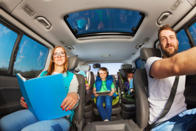Magna International Inc. gives parents an extra set of eyes with an in-car, video-based child-monitoring system, an industry-first feature to increase safety for drivers and passengers. A digital, megapixel camera over the rear seat gives parents a clear view of children traveling in the rear of the vehicle. (CNW Group/Magna International Inc.)