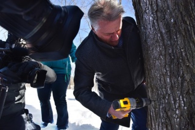 FPAQ and the Quebec agriculture minister start new maple industry tradition
