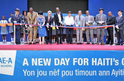 Woong-Ki Kim, Chairman of Sae-A, Jovenel Moise, the President of Haiti, Louis-Mary Cador, Director General of the Ministry of Education in Haiti, and Yeong-Sun Jung, the Head of Office for the Korea International Corporation Agency, are cutting the ribbon with parents and students at the ribbon-cutting ceremony of S&H Secondary School on March 24.