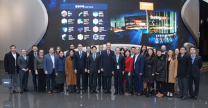 American Economic and Trade Delegation Group Visits Suning Headquarters