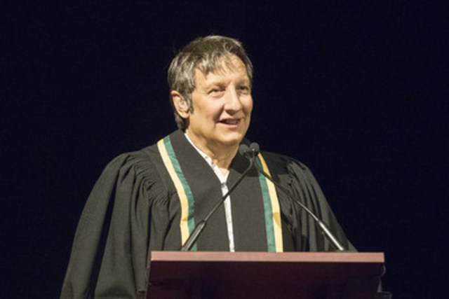« Il faut essayer d'être unique » - L'Université de Sherbrooke remet un doctorat d'honneur à Robert Lepage