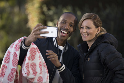 Elizabeth Banks bringing humor to the set of the realtor.com ad campaign.