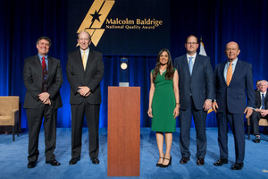 Secretary of Commerce Presents National Award to Memorial Hermann Sugar Land Hospital