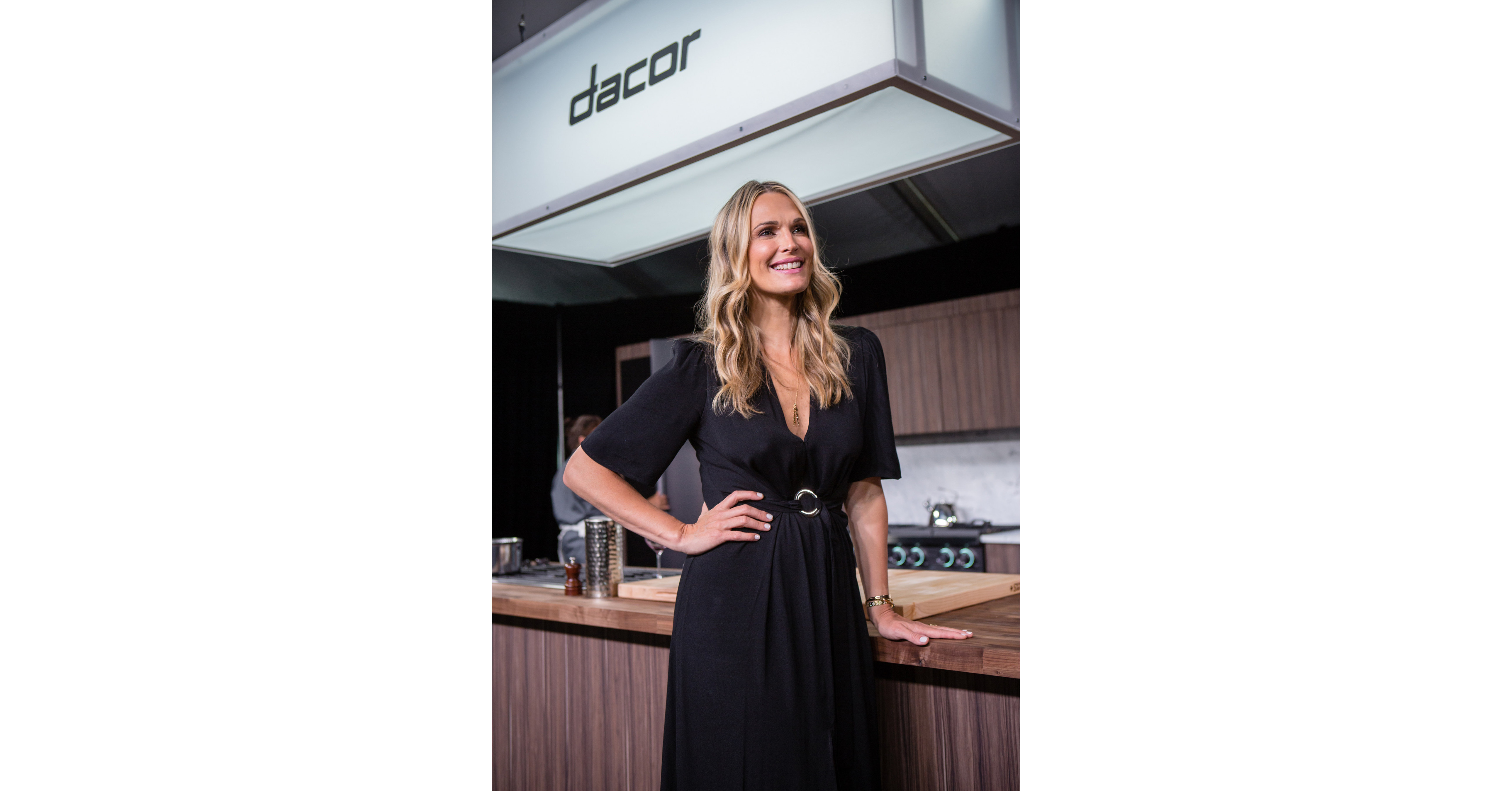 https://mma.prnewswire.com/media/493199/Molly_Sims_PBFW_Dacor_Dinner.jpg?p=facebook